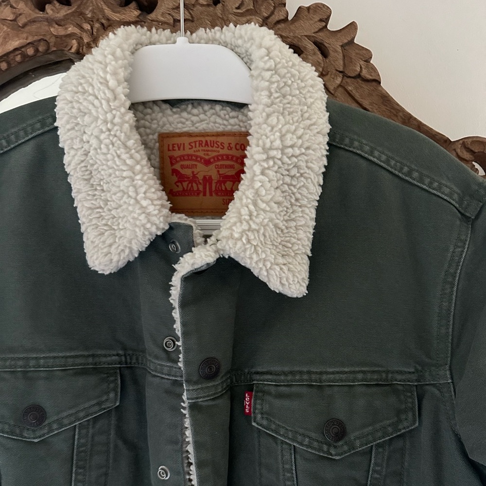 Levis 90’s Sherpa Trucker Jacket NWOT